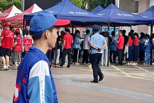 曼联晒海报预热男女足两场双红会：加纳乔、奥纳纳等人出镜